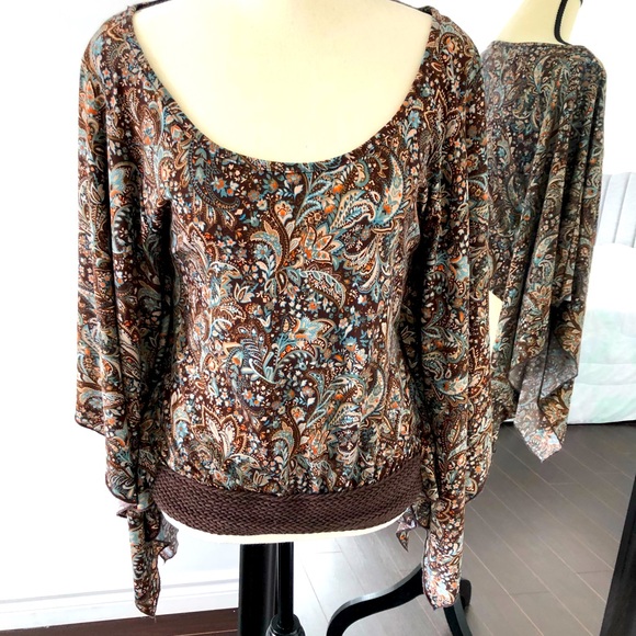 Stylish tops - Picture 1 of 3